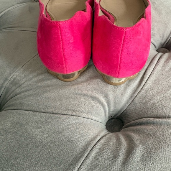 WHBM Hot Pink Women's Flats w/ Gold Heel, Size 7 - Picture 3 of 7